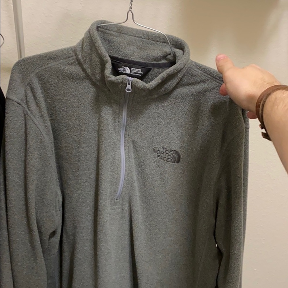 North face pull over